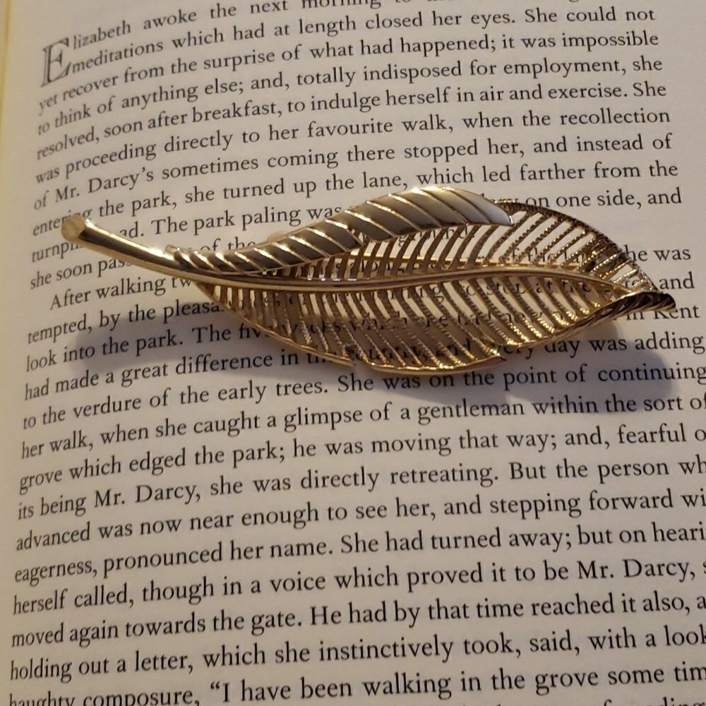 ‎Vintage Monet Leaf Brooch